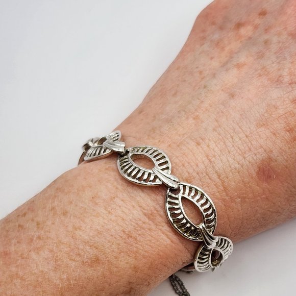 Vintage Monet Mid-Century Silver-Tone Open Link Bracelet w/Safety Chain - Picture 6 of 10